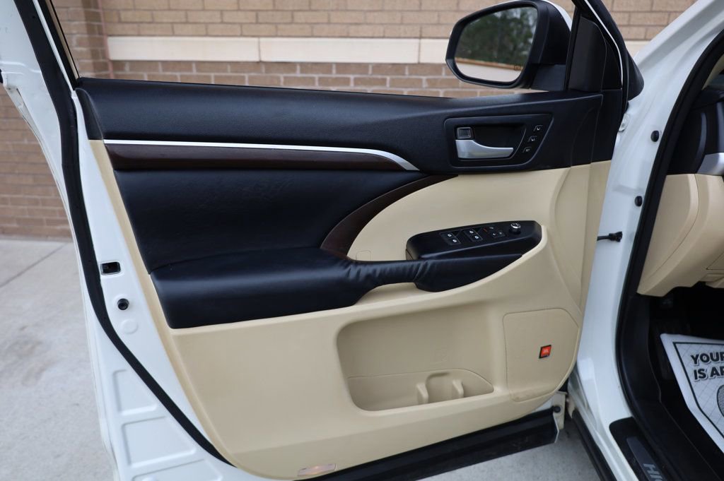 Used 2015 Toyota Highlander Limited image 12