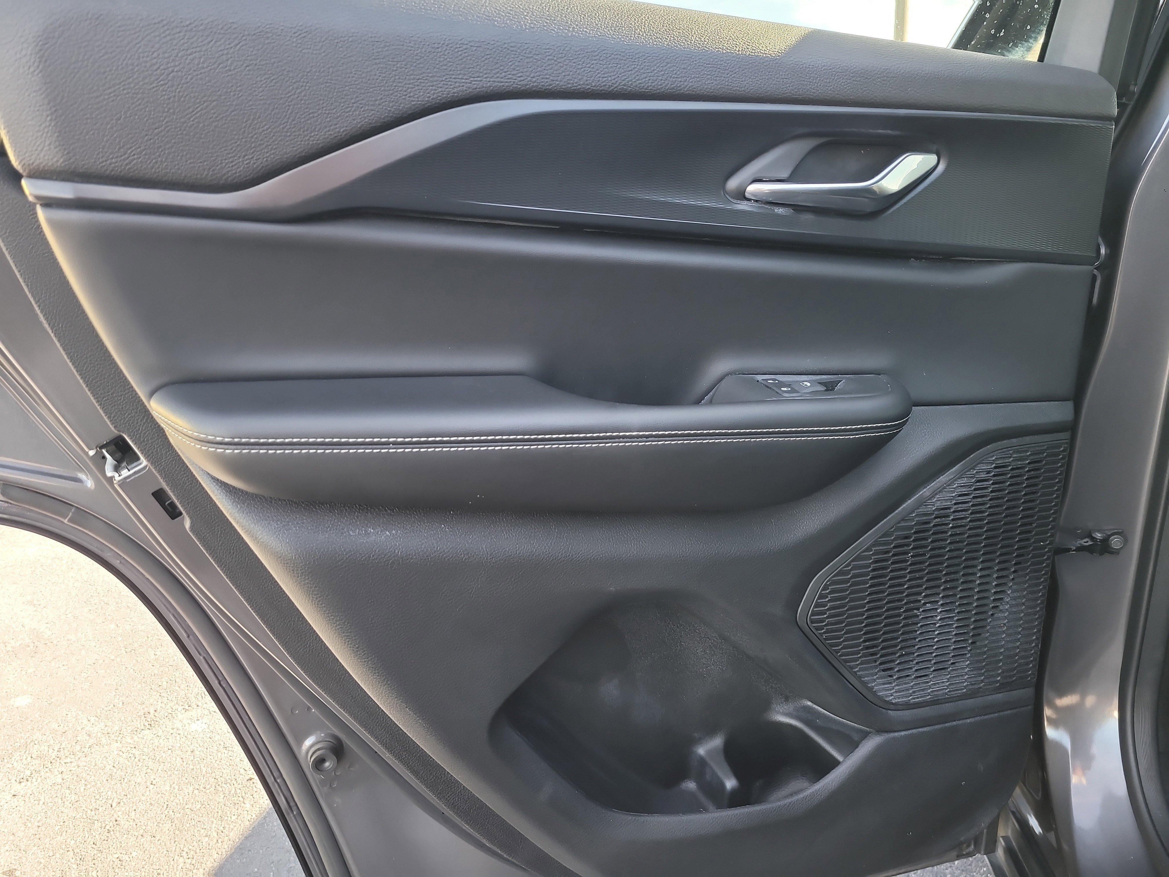 Used 2025 Jeep Grand Cherokee Laredo w/ MOPAR Finishing Package image 10