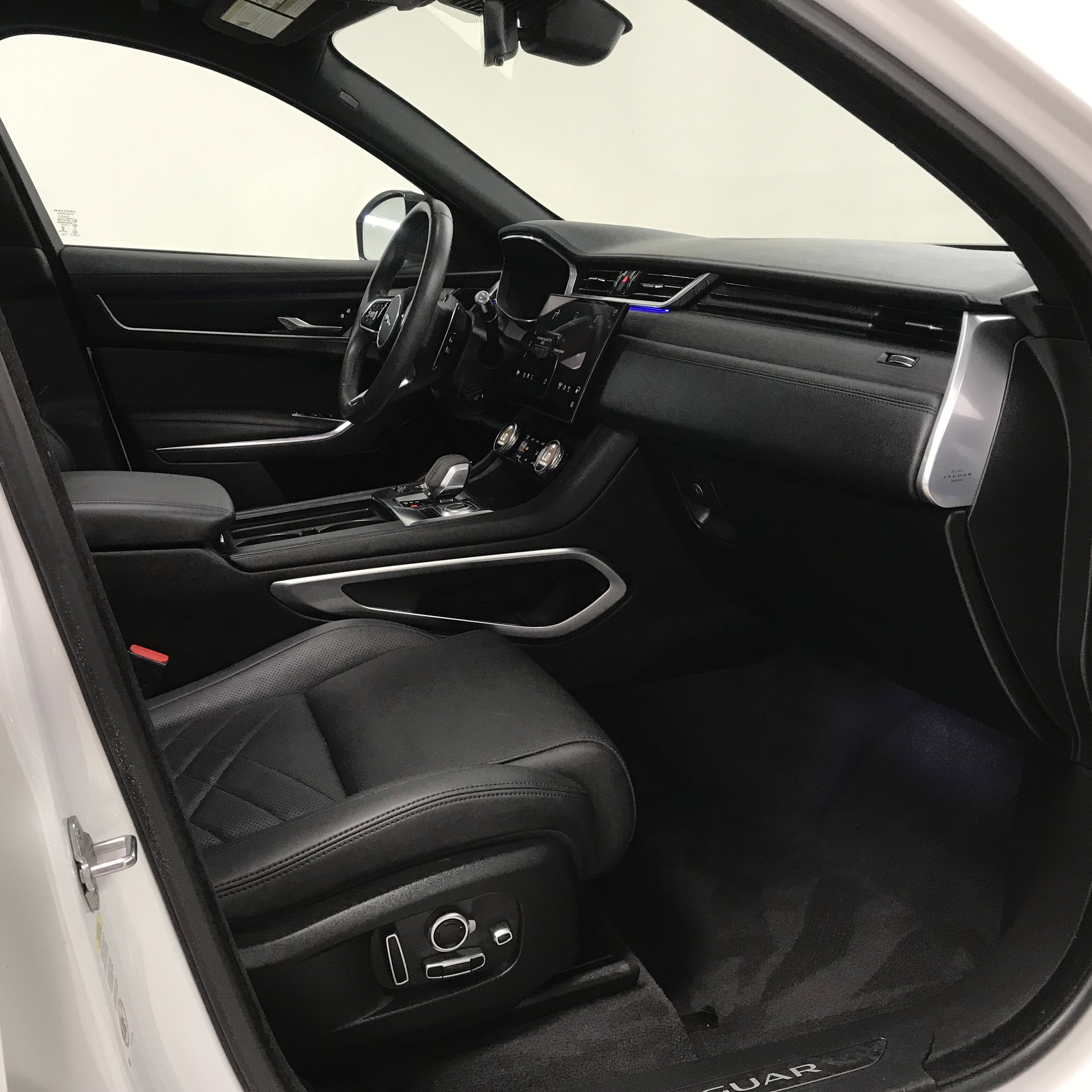 Used 2023 Jaguar F-PACE S AWD/4WD image 17