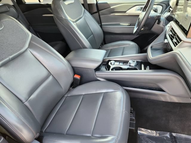 Used 2025 Ford Explorer Active w/ Active Comfort Package AWD/4WD image 13