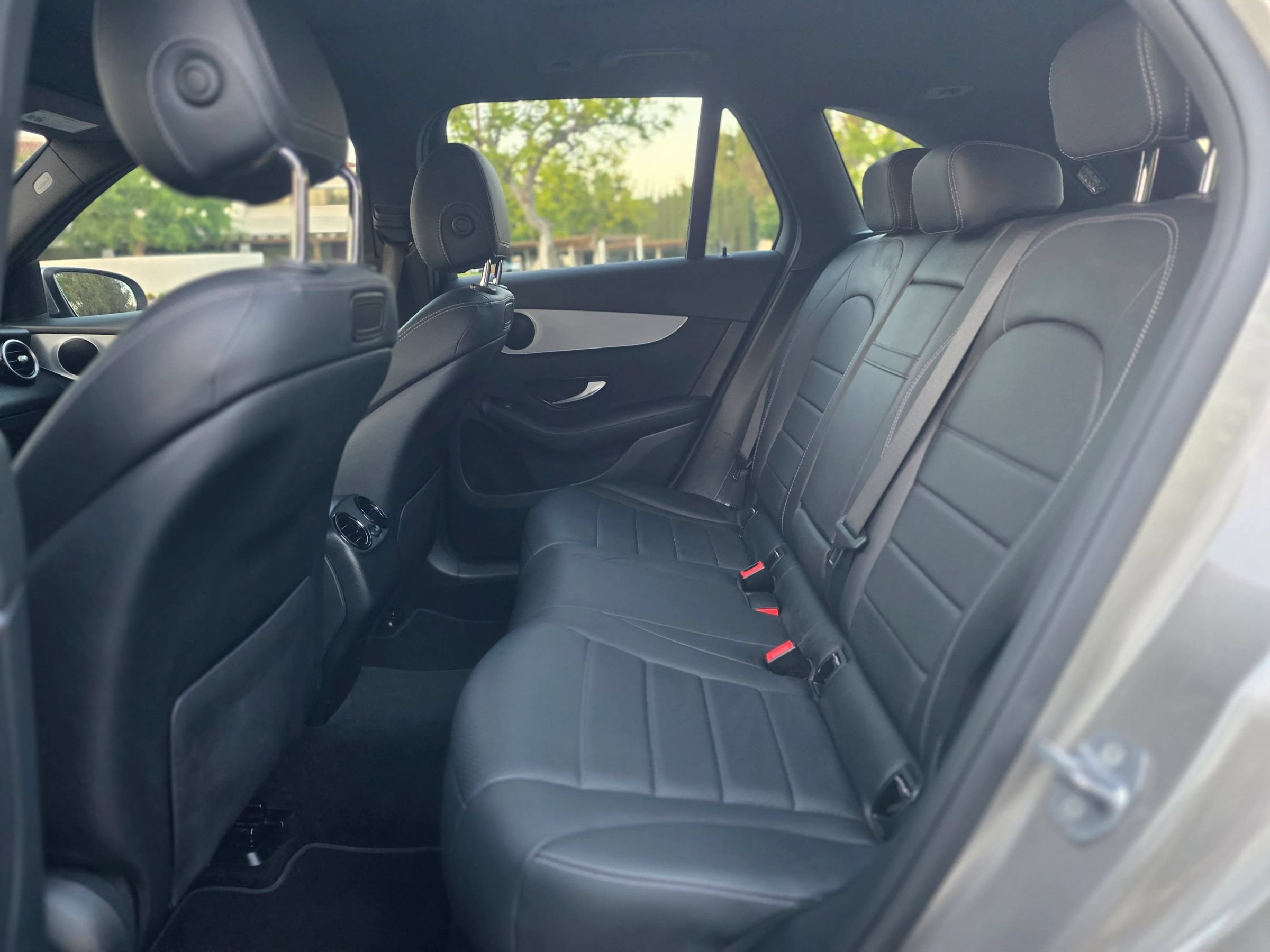 Used 2019 Mercedes-Benz GLC 300 w/ Premium Package image 9