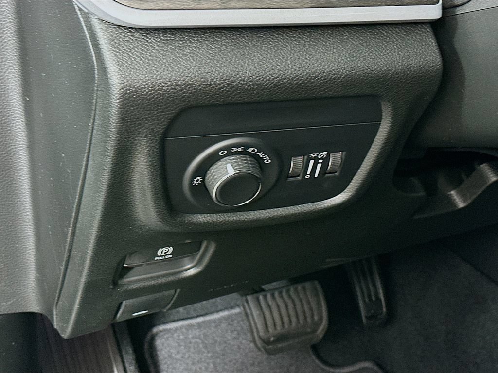 New 2026 Jeep Grand Cherokee Altitude AWD/4WD image 15