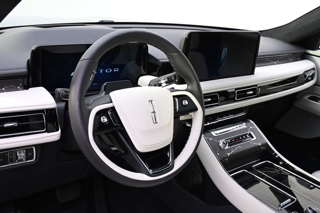 New 2026 Lincoln Aviator Black Label w/ Jet Appearance Package image 11