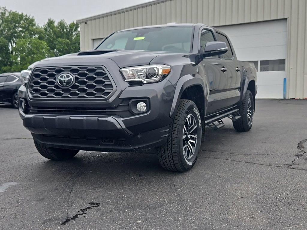 Used 2021 Toyota Tacoma TRD Sport AWD/4WD image 3