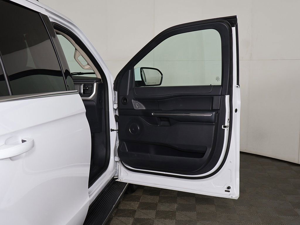 Used 2023 Ford Expedition XLT image 23