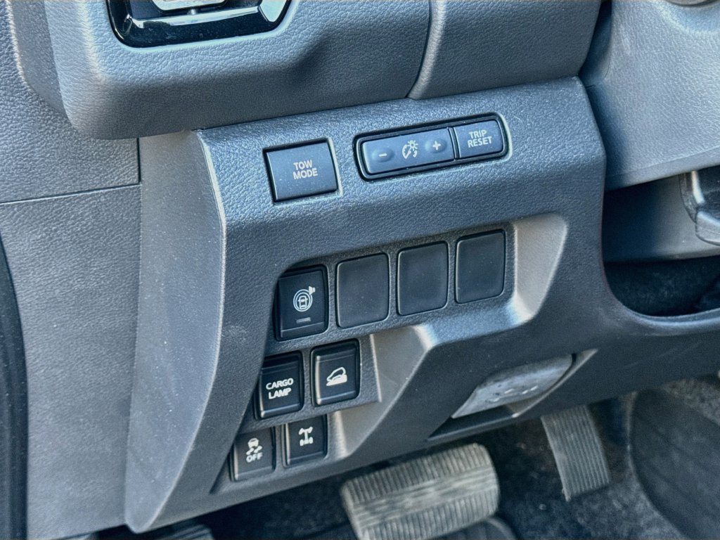 Used 2025 Nissan Frontier PRO-4X AWD/4WD image 12