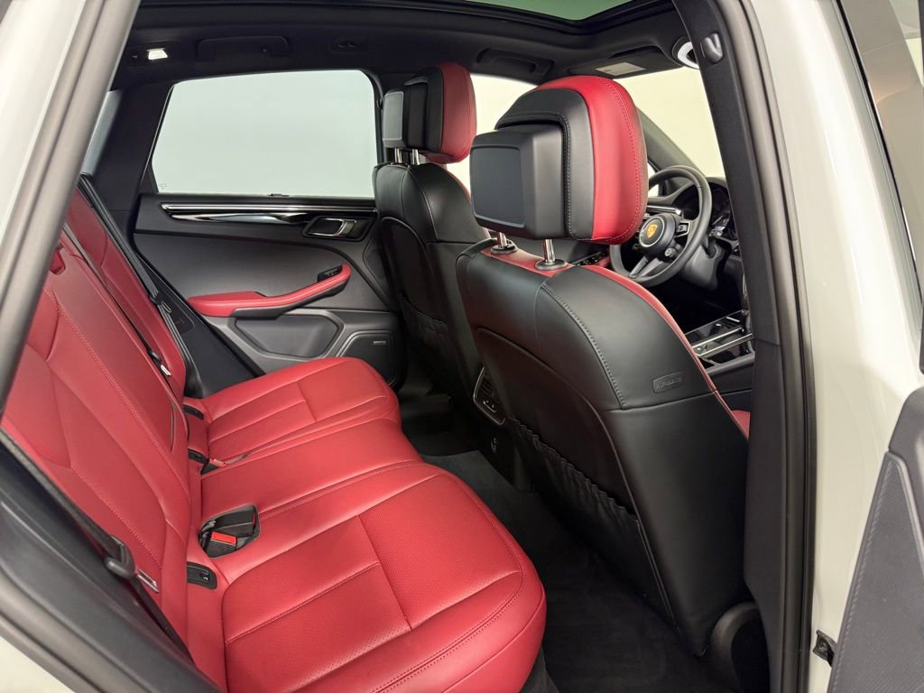Certified 2026 Porsche Macan Turbo image 17
