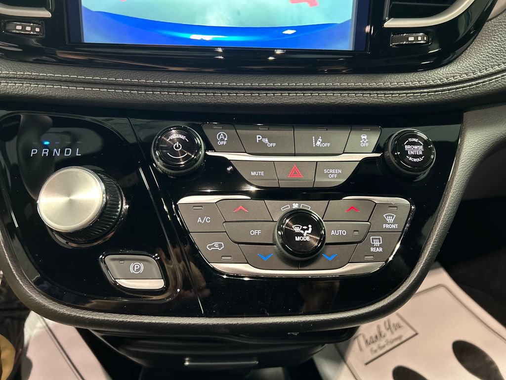 New 2027 Chrysler Pacifica Select w/ Family Tech Group FWD image 17