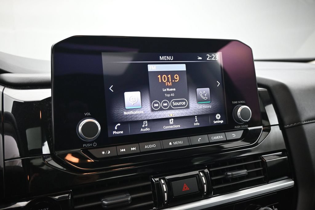 Used 2025 Nissan Pathfinder SV w/ SV Premium Package AWD/4WD image 15