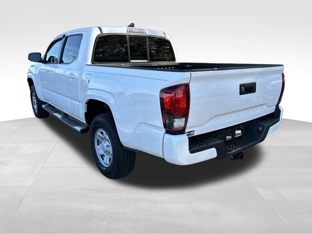 Used 2022 Toyota Tacoma SR image 3