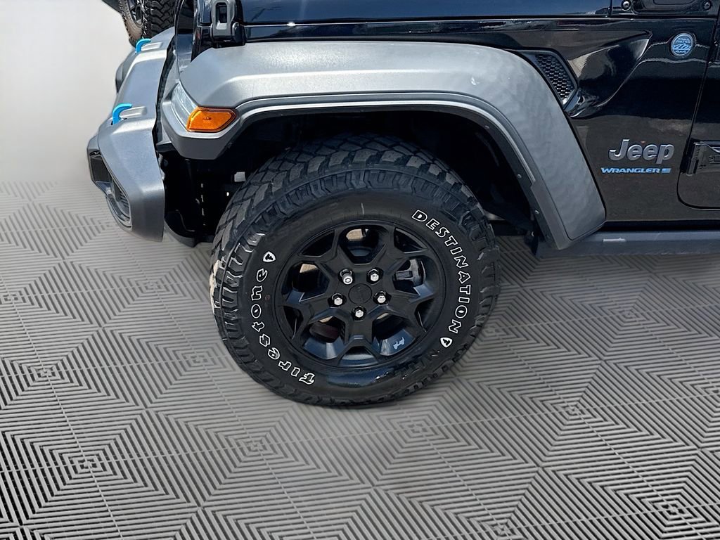 Used 2023 Jeep Wrangler Unlimited w/ Sun & Screen Package AWD/4WD image 35