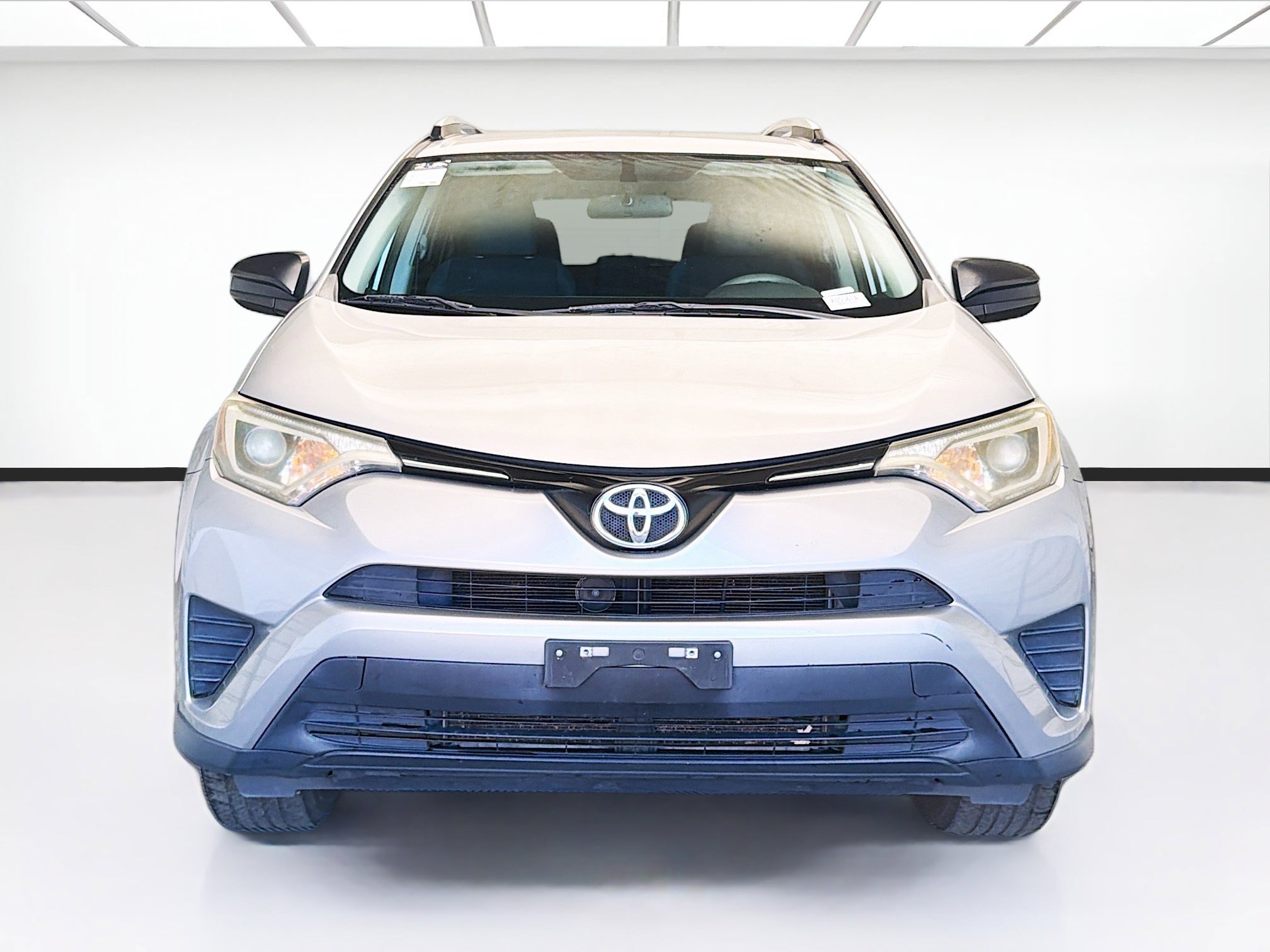 Used 2016 Toyota RAV4 LE image 2