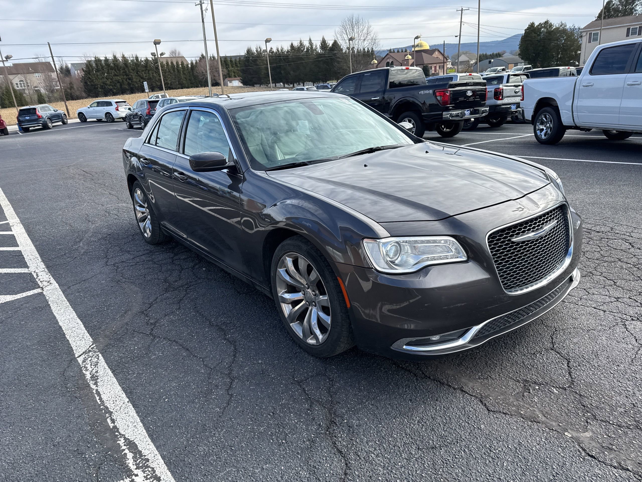 Used 2018 Chrysler 300 Touring L image 8