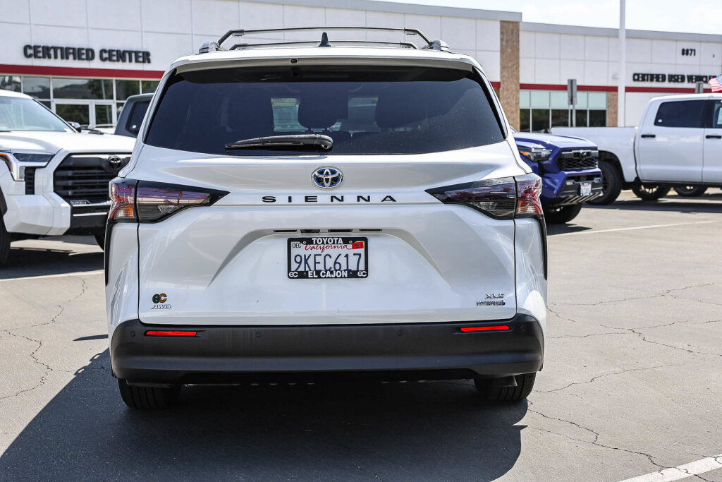 Used 2024 Toyota Sienna XLE w/ XLE Plus Package AWD/4WD image 28