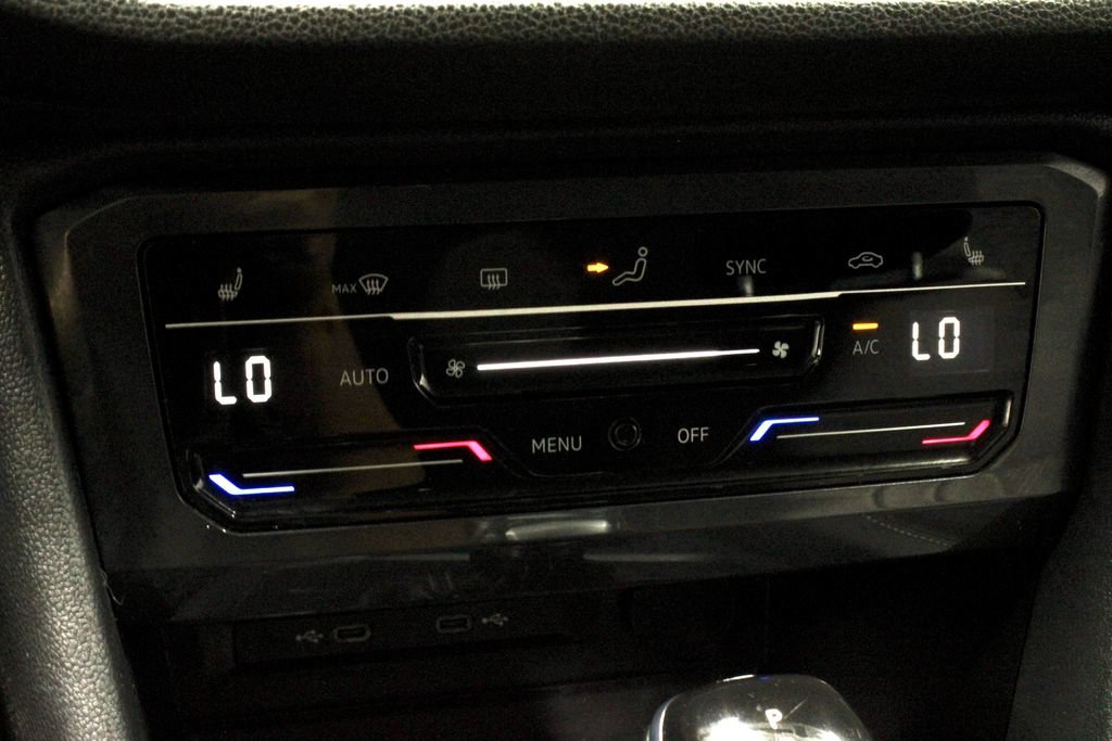 Used 2024 Volkswagen Tiguan SE FWD image 30