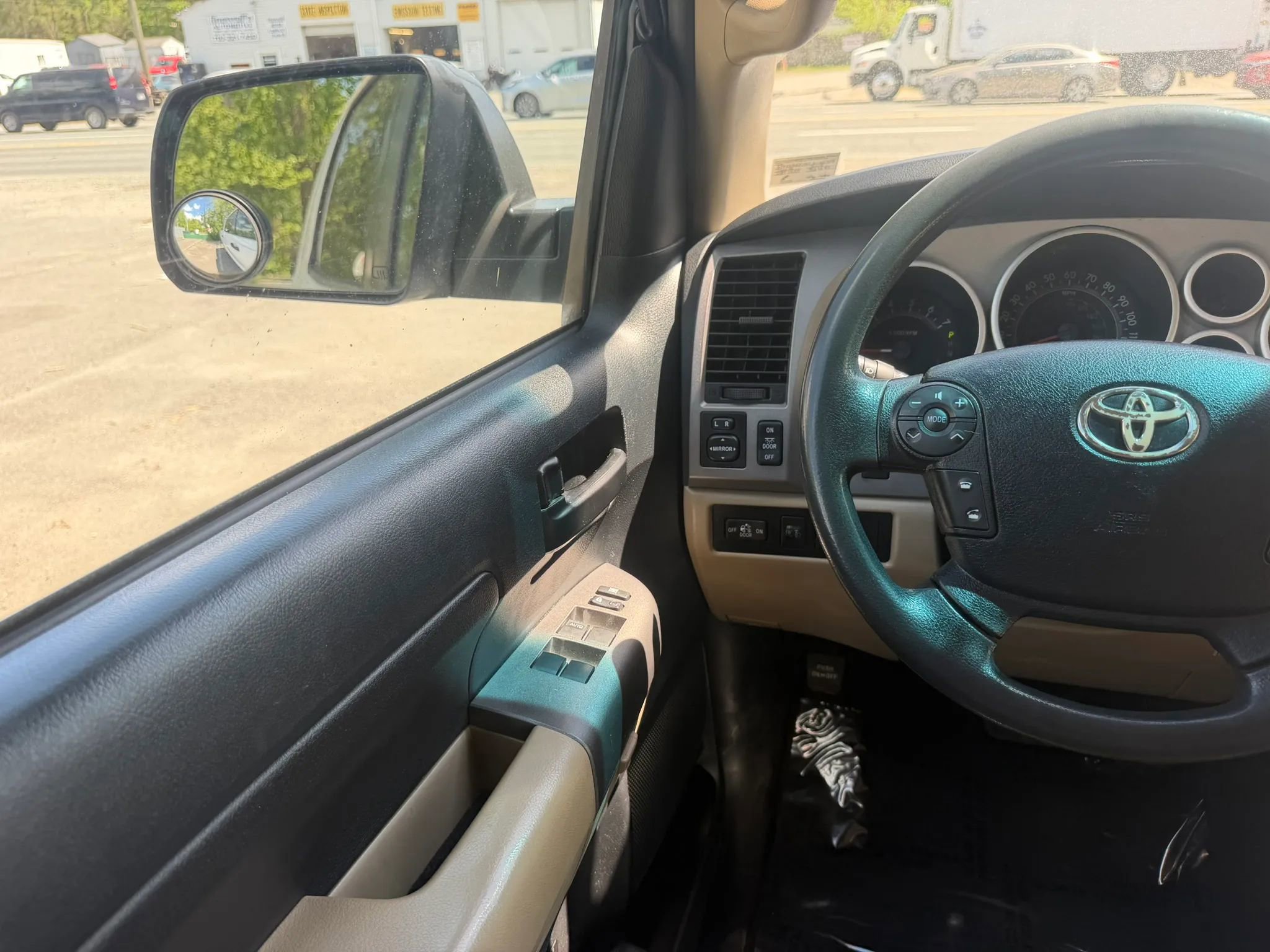 Used 2012 Toyota Tundra 4x4 CrewMax w/ Tow Pkg image 30