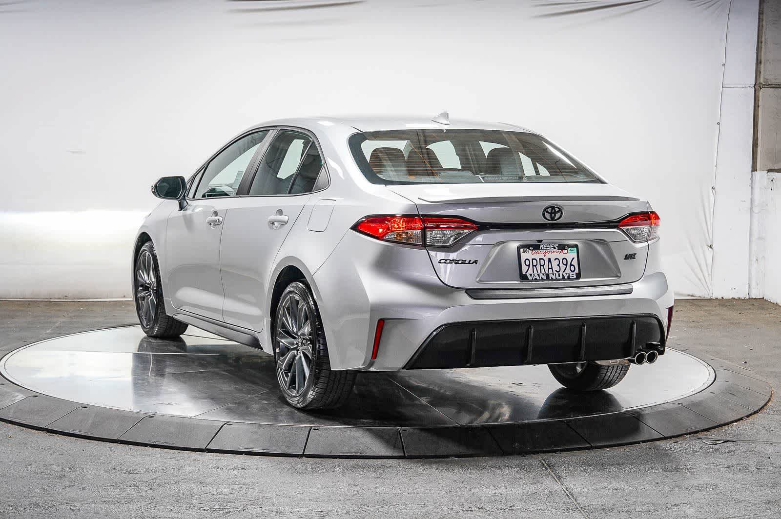 Certified 2025 Toyota Corolla SE FWD image 3