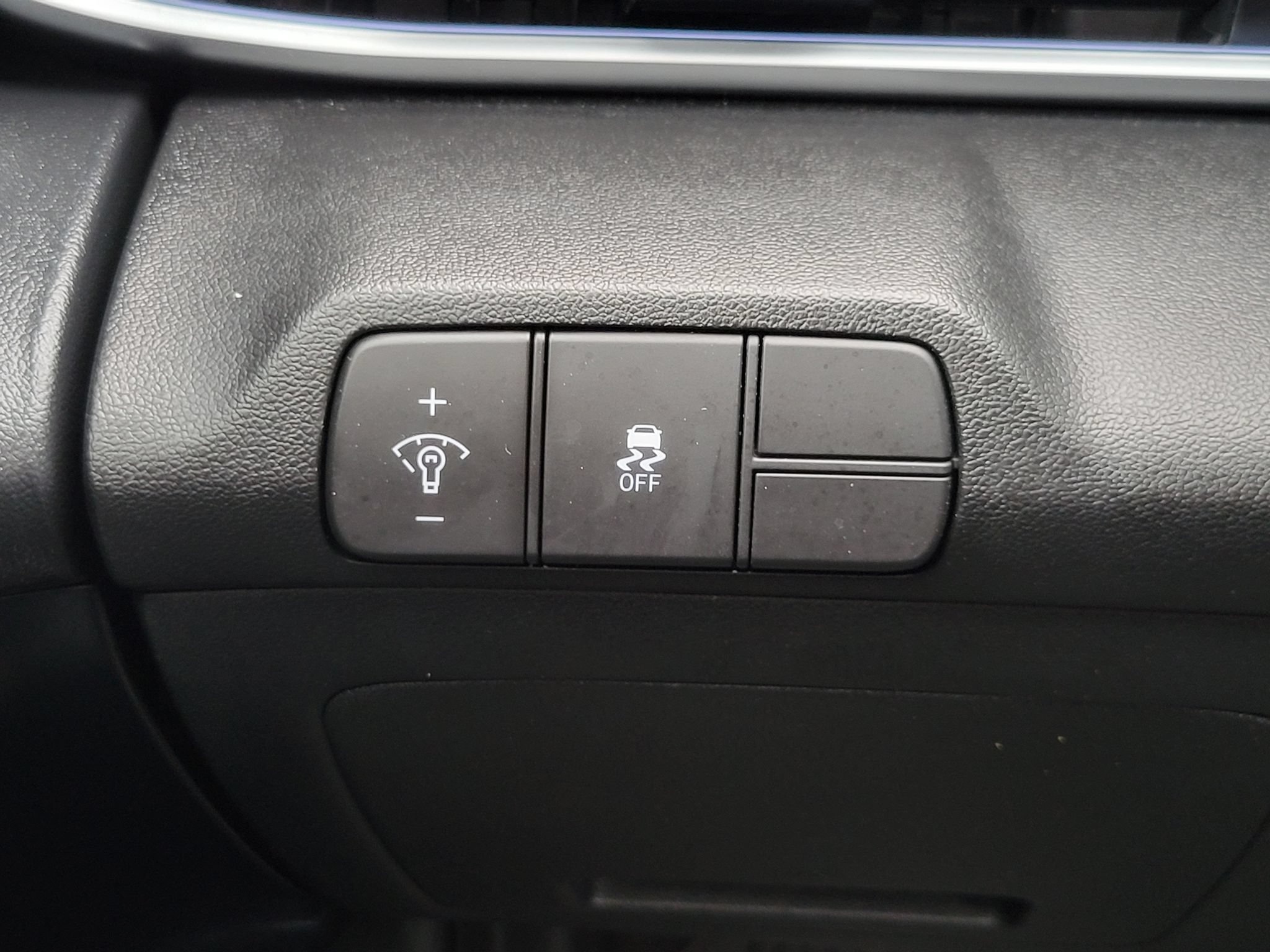 Used 2025 Hyundai Elantra Limited FWD image 15