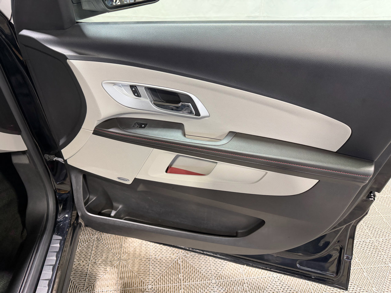 Used 2012 Chevrolet Equinox LTZ image 14