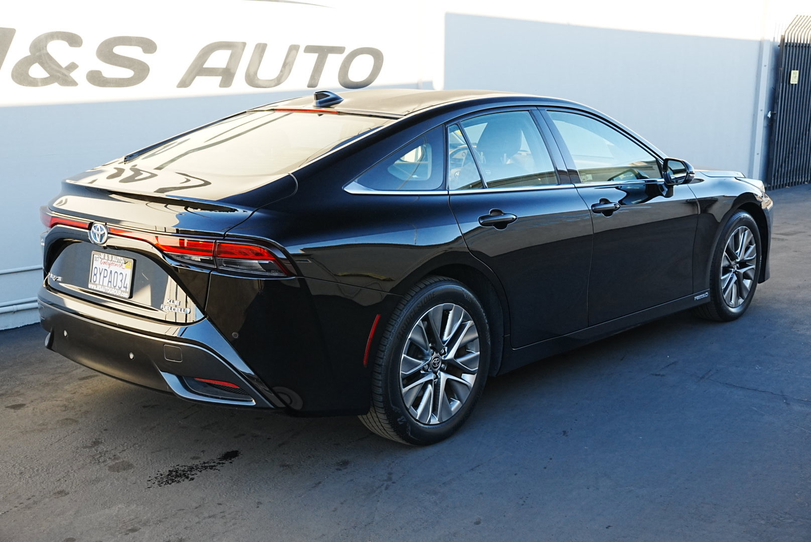 Used 2021 Toyota Mirai XLE image 4