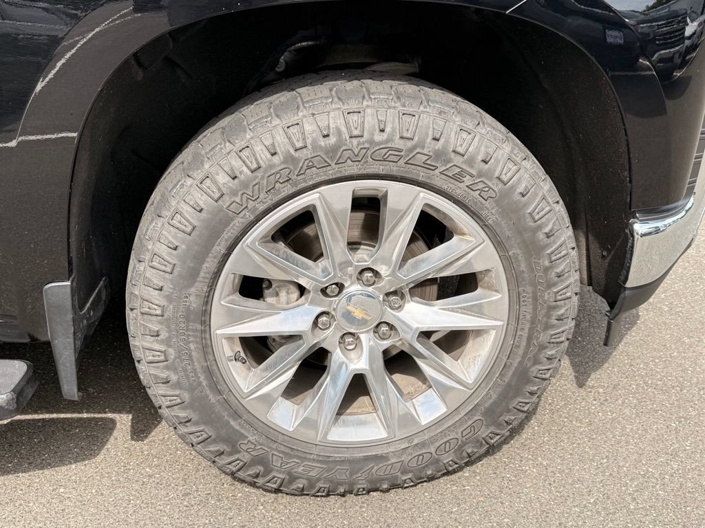 Used 2019 Chevrolet Silverado 1500 LTZ w/ LTZ Premium Package AWD/4WD image 11