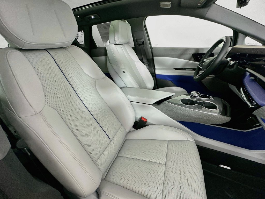 New 2027 Cadillac Optiq Premium Sport w/ LPO, Floor Liner Package AWD/4WD image 37