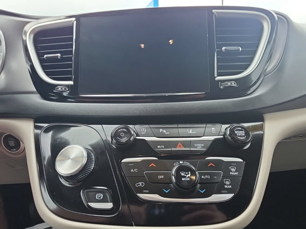 Used 2023 Chrysler Pacifica Touring-L FWD image 29