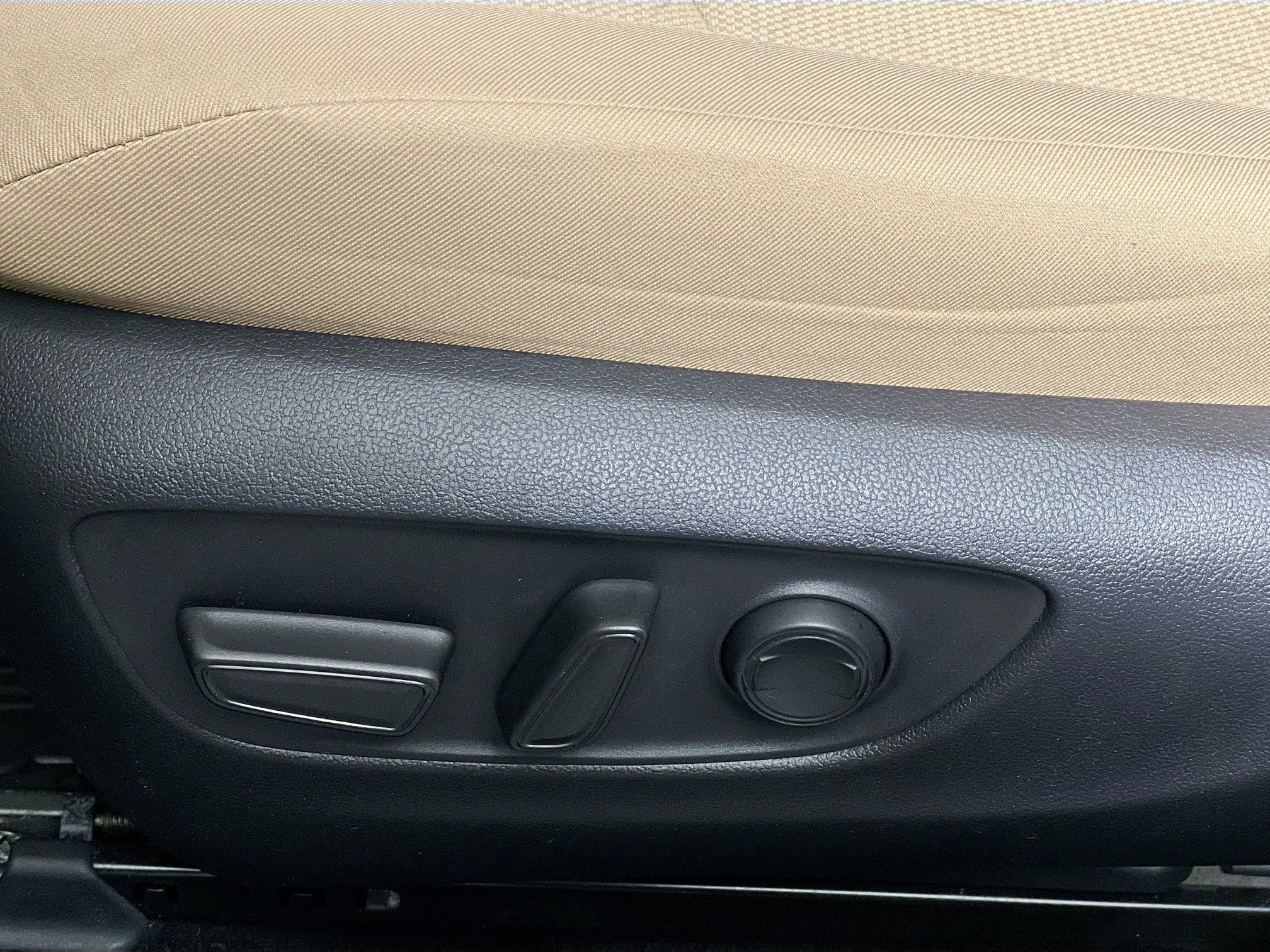 Used 2020 Toyota RAV4 XLE w/ Convenience Package image 15