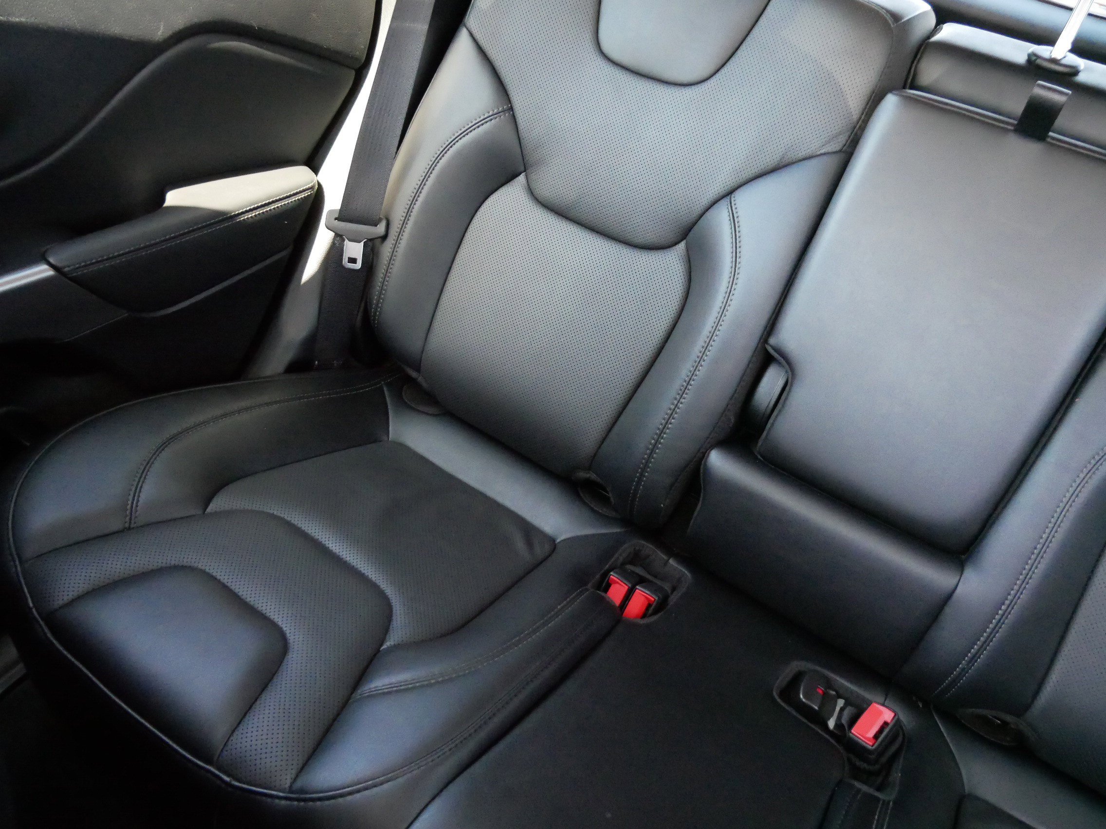 Used 2022 Jeep Cherokee Limited AWD/4WD image 12