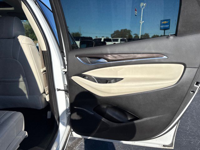 Used 2023 Buick Enclave Avenir image 18