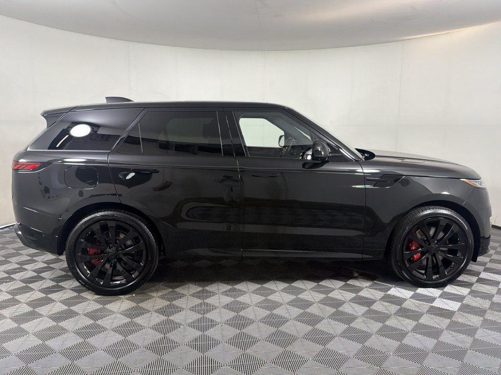 New 2027 Land Rover Range Rover Sport Dynamic SE AWD/4WD image 9