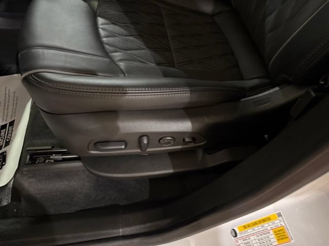 Used 2024 Buick Enclave Avenir w/ Avenir Technology Package AWD/4WD image 23