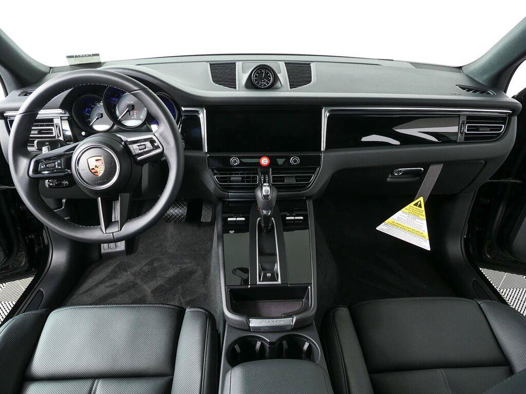 Certified 2026 Porsche Macan AWD/4WD image 19