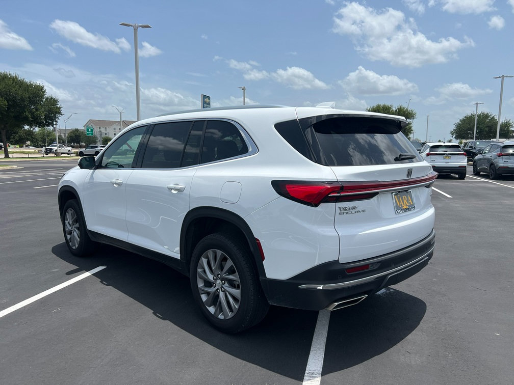 Certified 2025 Buick Enclave Preferred FWD image 4