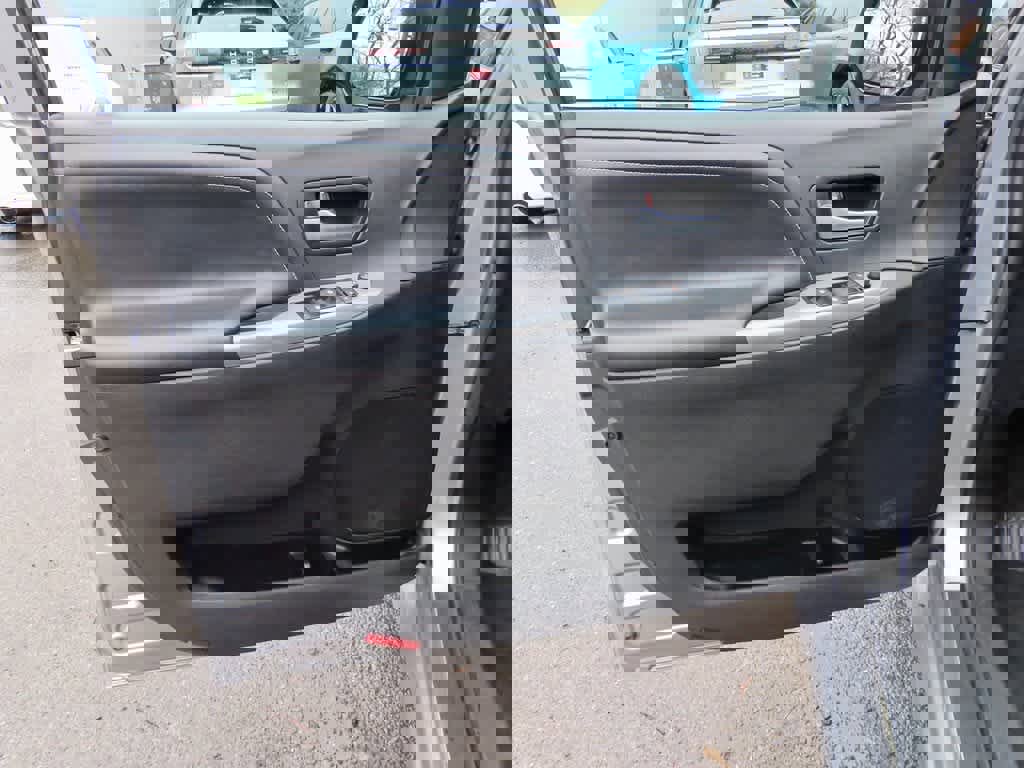 Used 2017 Toyota Sienna SE image 18