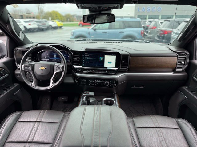 Used 2025 Chevrolet Silverado 1500 High Country AWD/4WD image 2