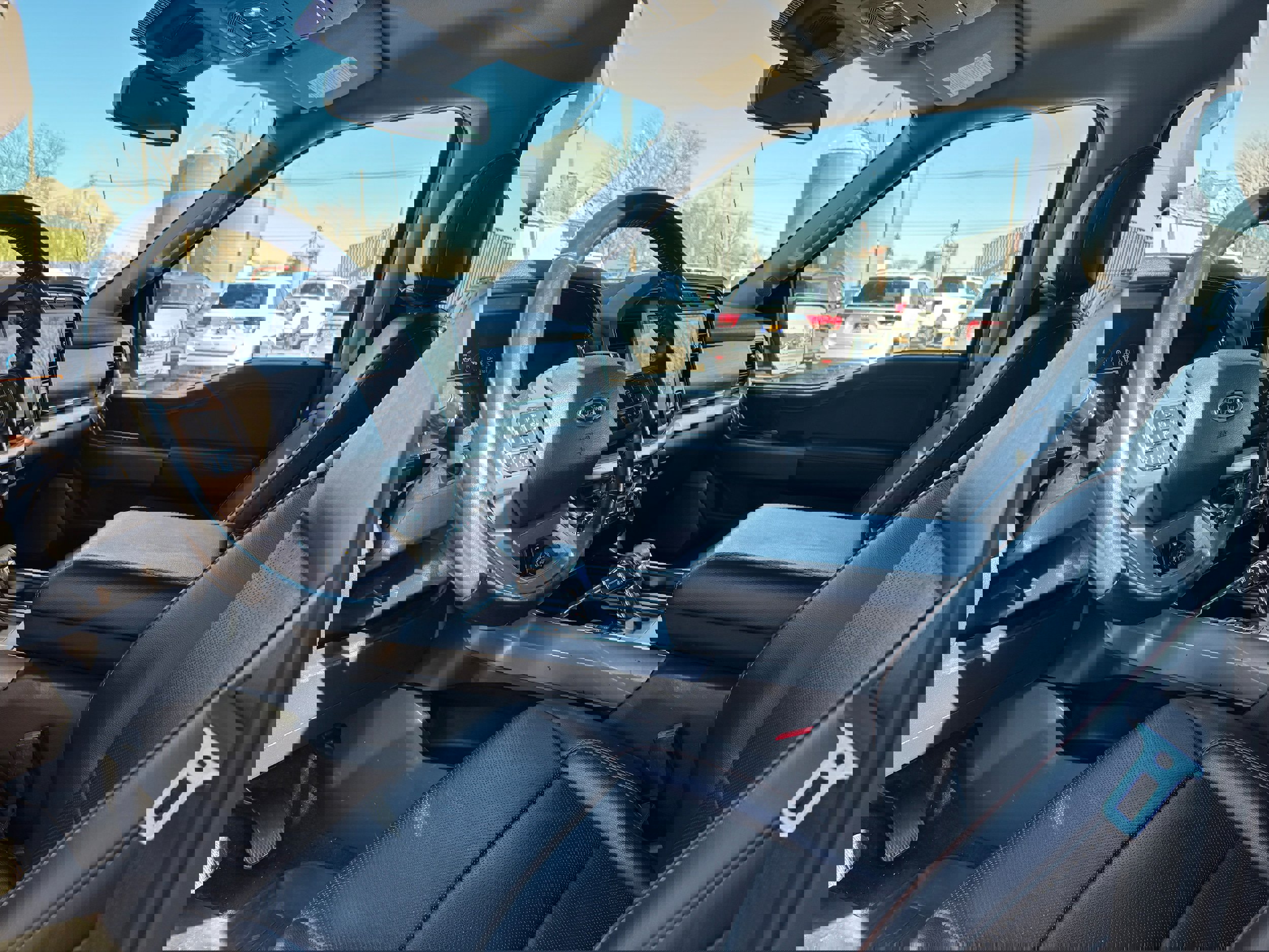 Used 2021 Ford F150 Lariat w/ Equipment Group 501A Mid image 10