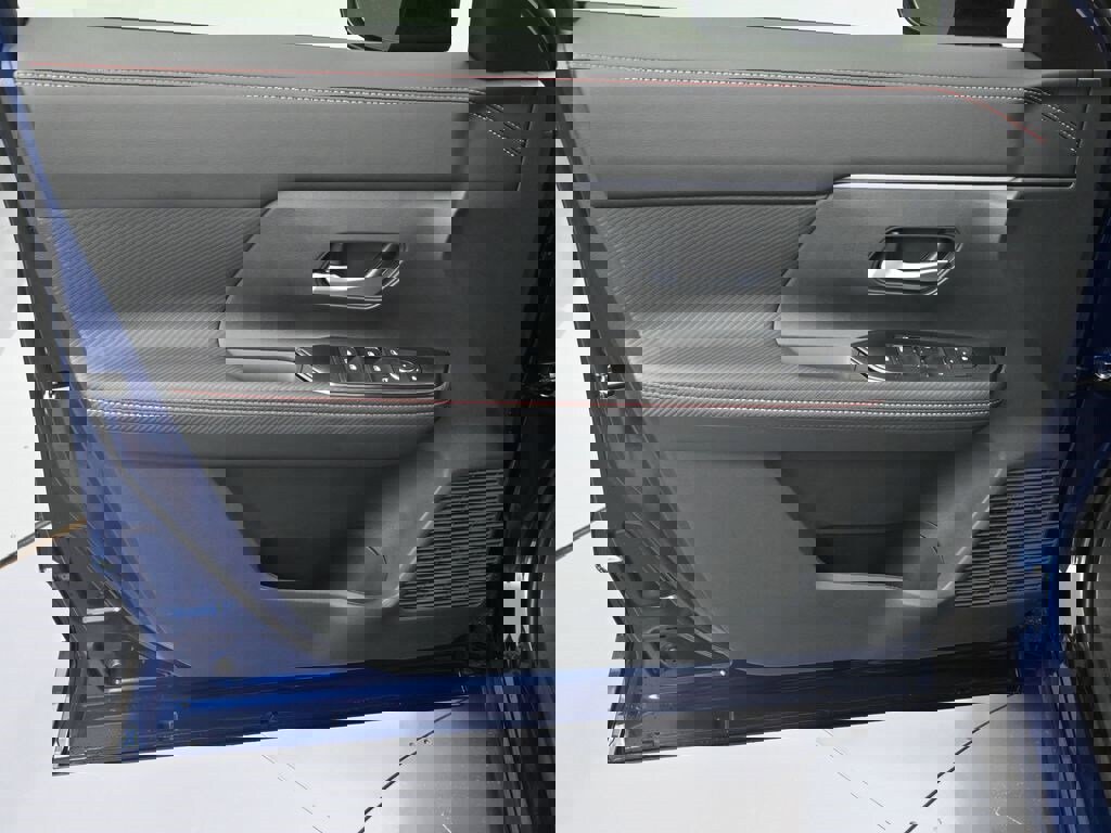 New 2026 Nissan Kicks SR image 10