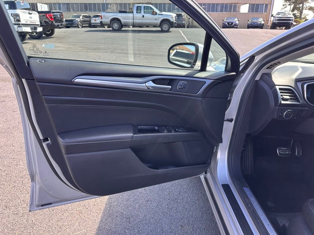 Used 2016 Ford Fusion Titanium image 14