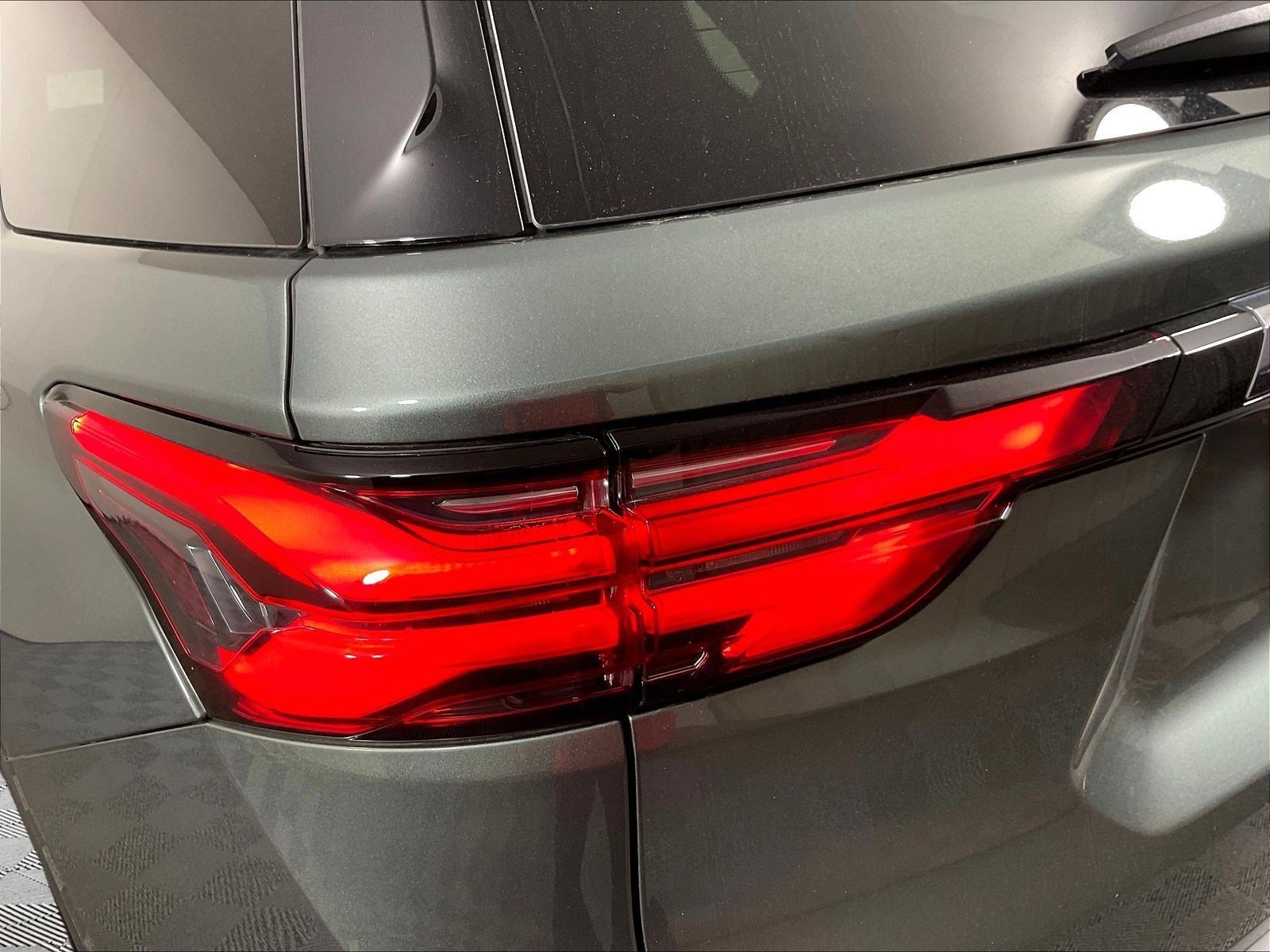 Used 2023 Chevrolet Traverse LT FWD image 23