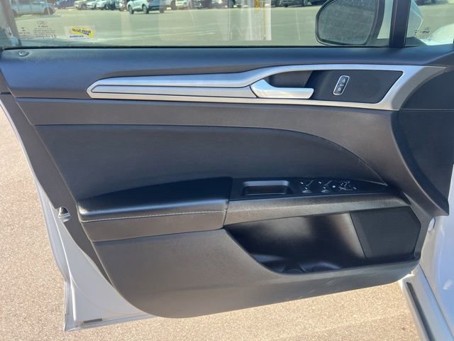 Used 2020 Ford Fusion SE AWD/4WD image 17