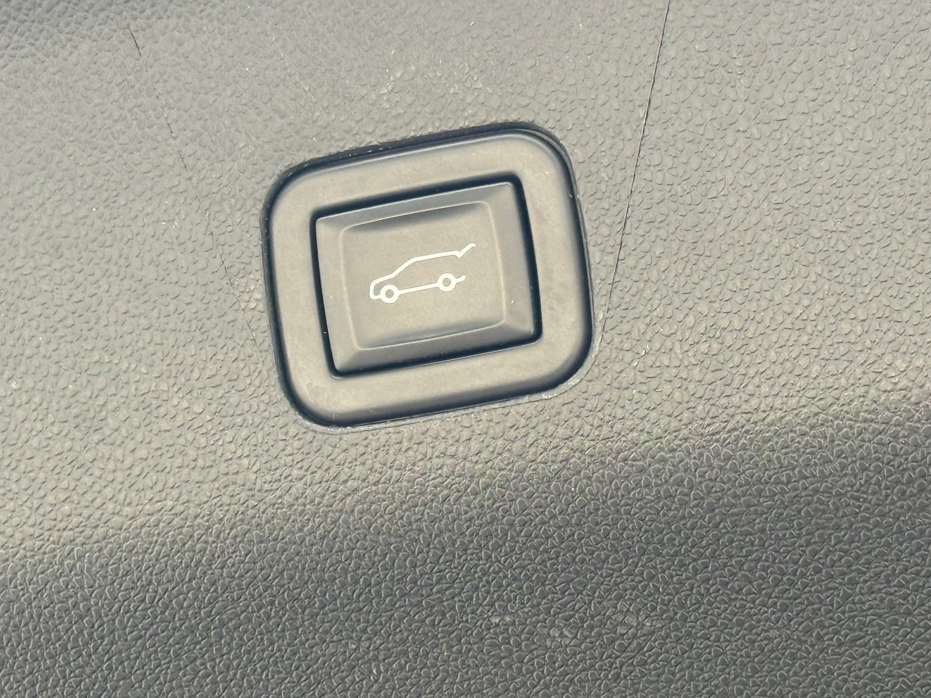 Used 2023 GMC Yukon XL Denali image 21