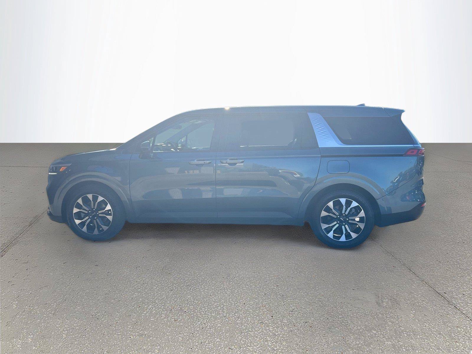 Used 2024 Kia Carnival EX FWD image 7