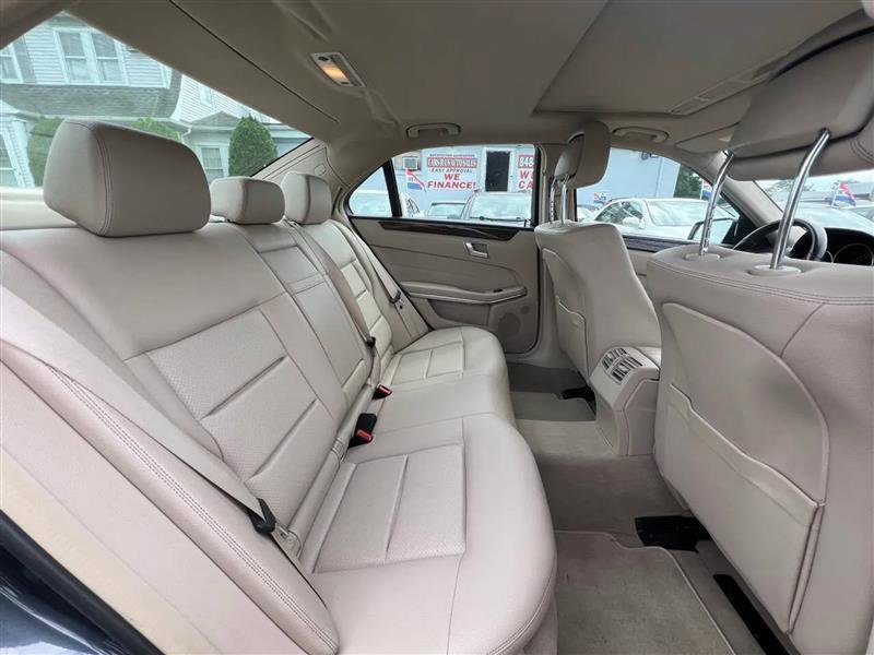 Used 2014 Mercedes-Benz E 350 4MATIC Sedan image 16