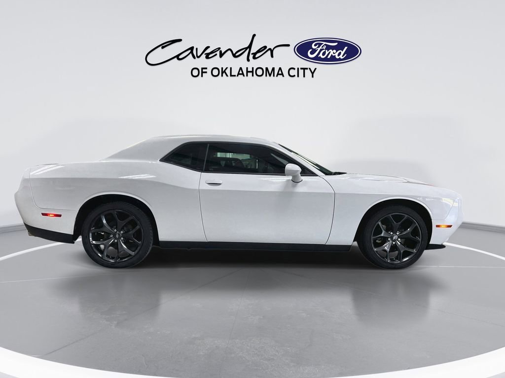 Used 2020 Dodge Challenger SXT w/ Blacktop Package image 9