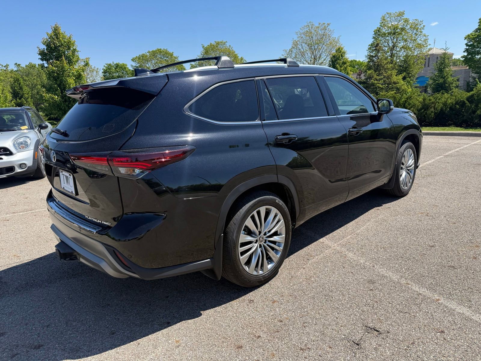 Used 2024 Toyota Highlander Platinum AWD/4WD image 5