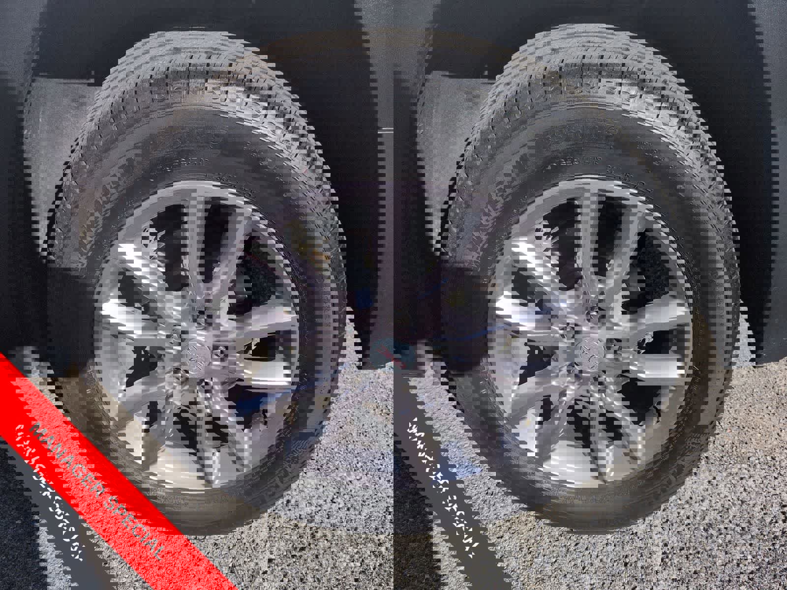 Used 2023 GMC Terrain SLT image 12