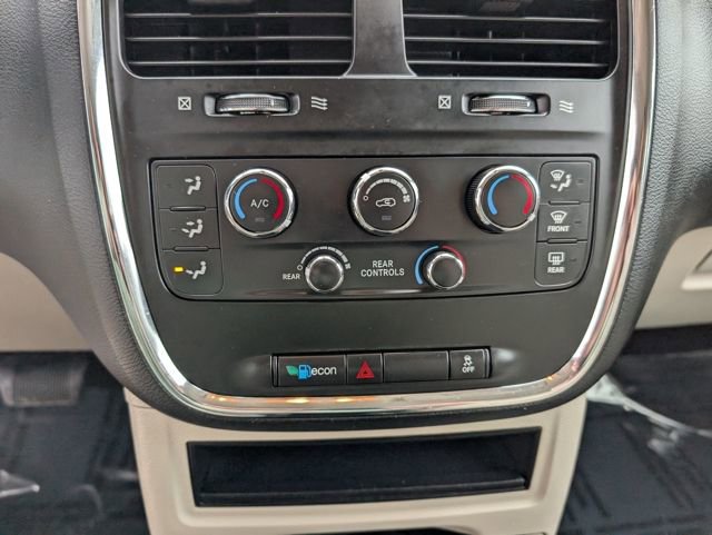 Used 2019 Dodge Grand Caravan SE w/ UConnect Hands-Free Group image 15