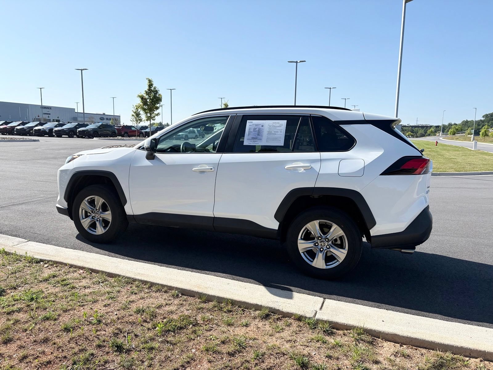 Used 2022 Toyota RAV4 XLE FWD image 5