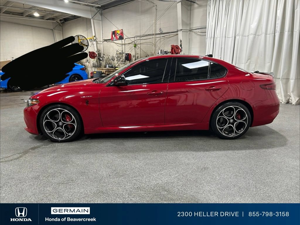 Used 2023 Alfa Romeo Giulia Veloce RWD image 5